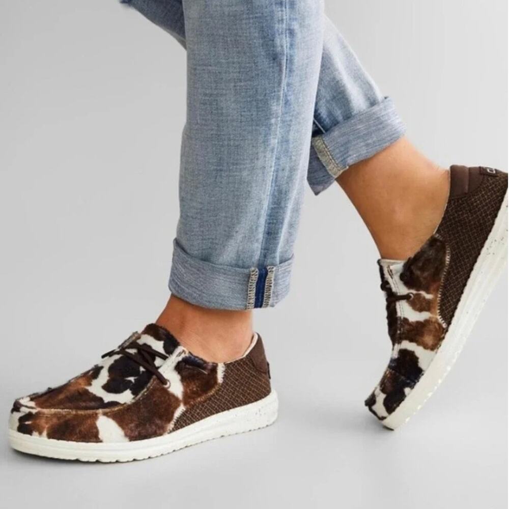Hey Dude Wendy Shoes Womens Size 9 Cow Print Lace Up Brown Cream Comfy Flats